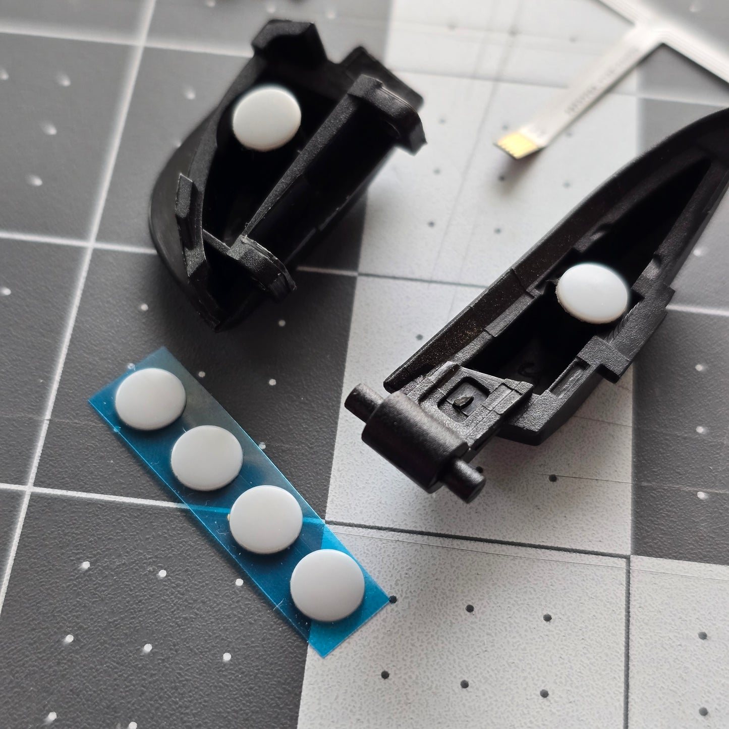 No glue needed for mouse skates